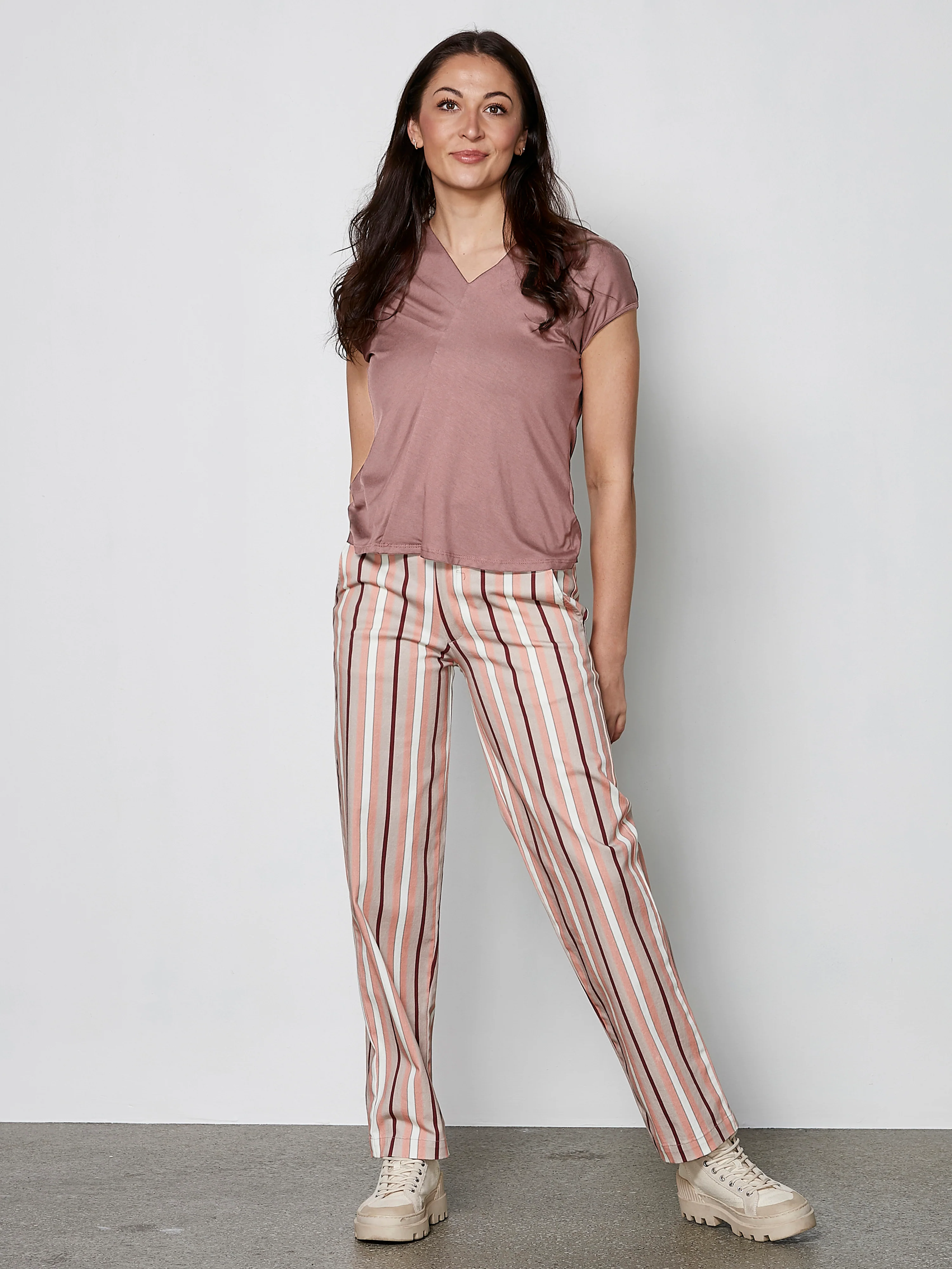 YASMI v-neck t-shirt - Rose - Image 3