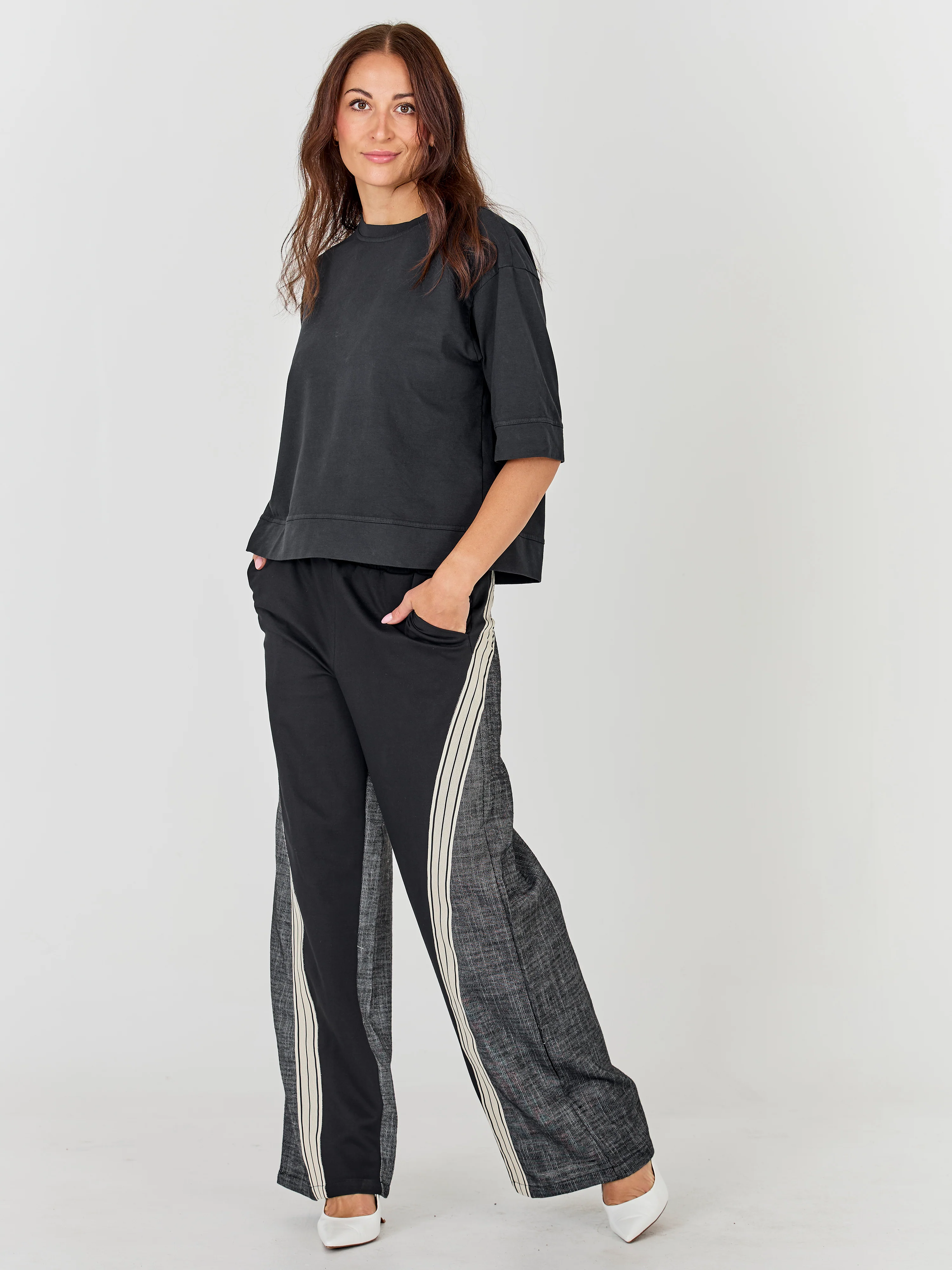 Alma Sweat - Black - Image 3