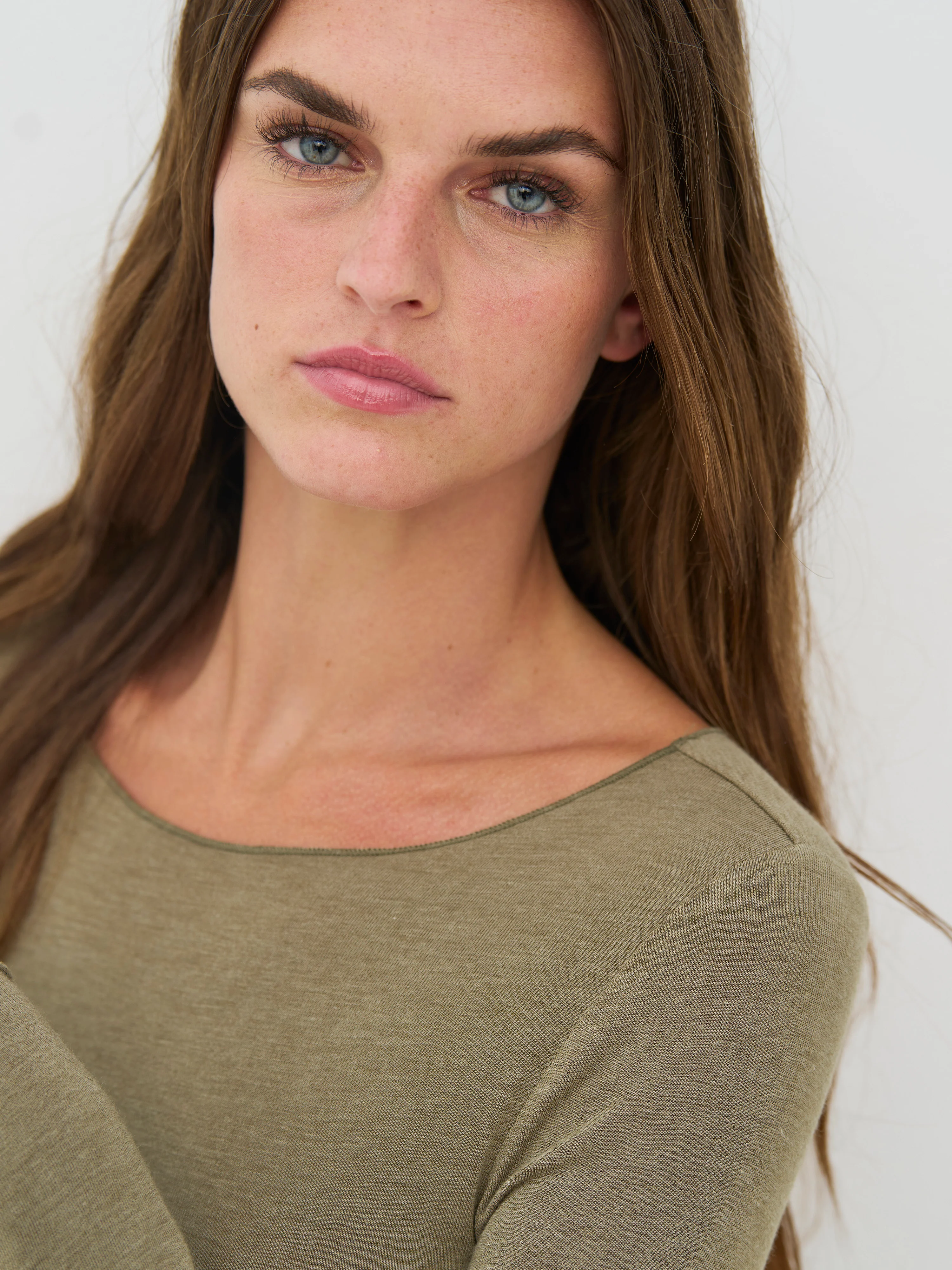 CLAY Tee - Army - Image 3