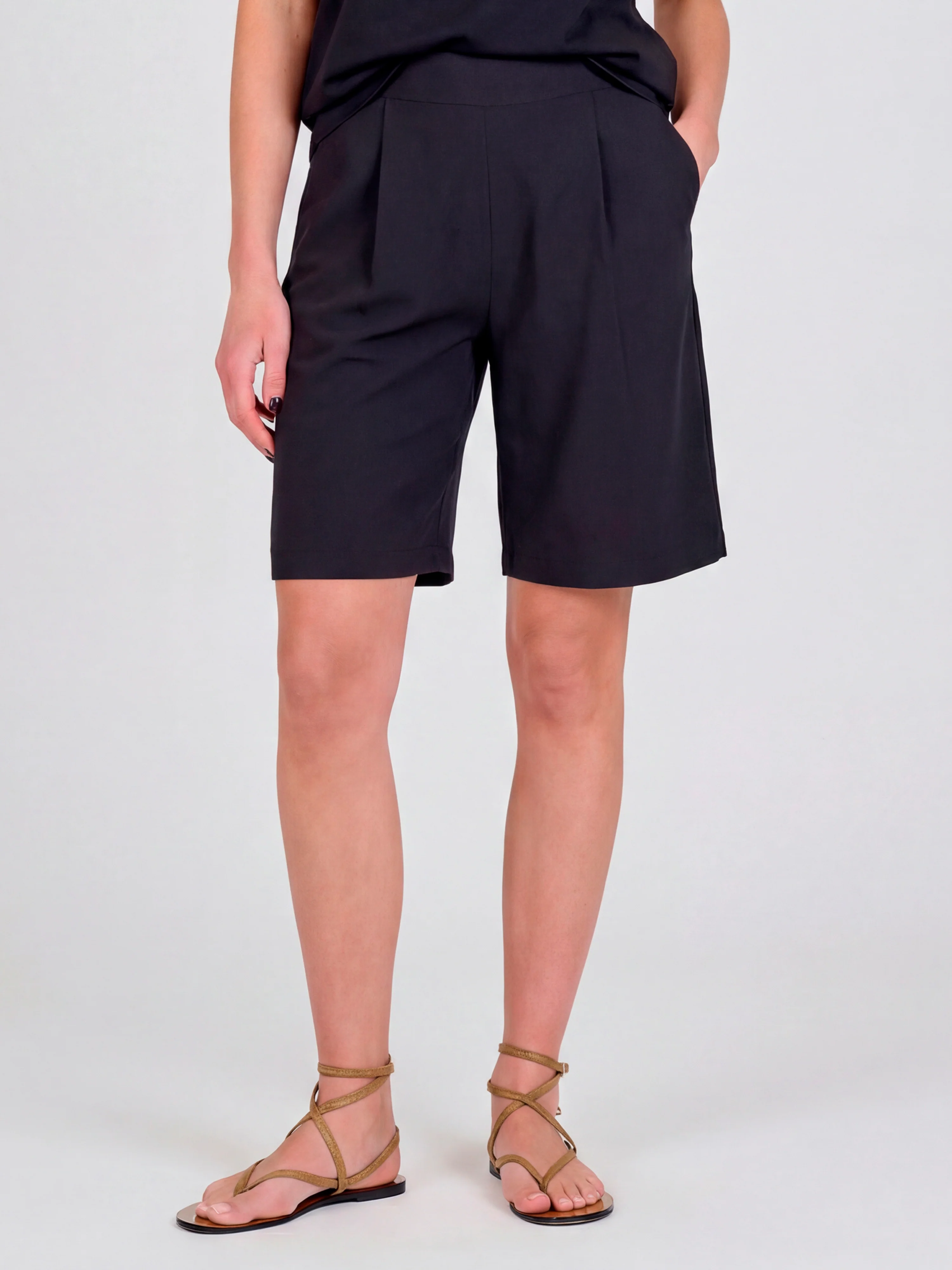 Denise Badia shorts - Black - Image 3